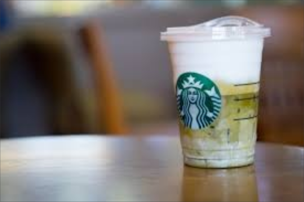  Starbucks lanza su programa Starting 5 para probar nuevos productos saludables: espuma proteica y agua de coco en bebidas. Buscan innovación y bienestar